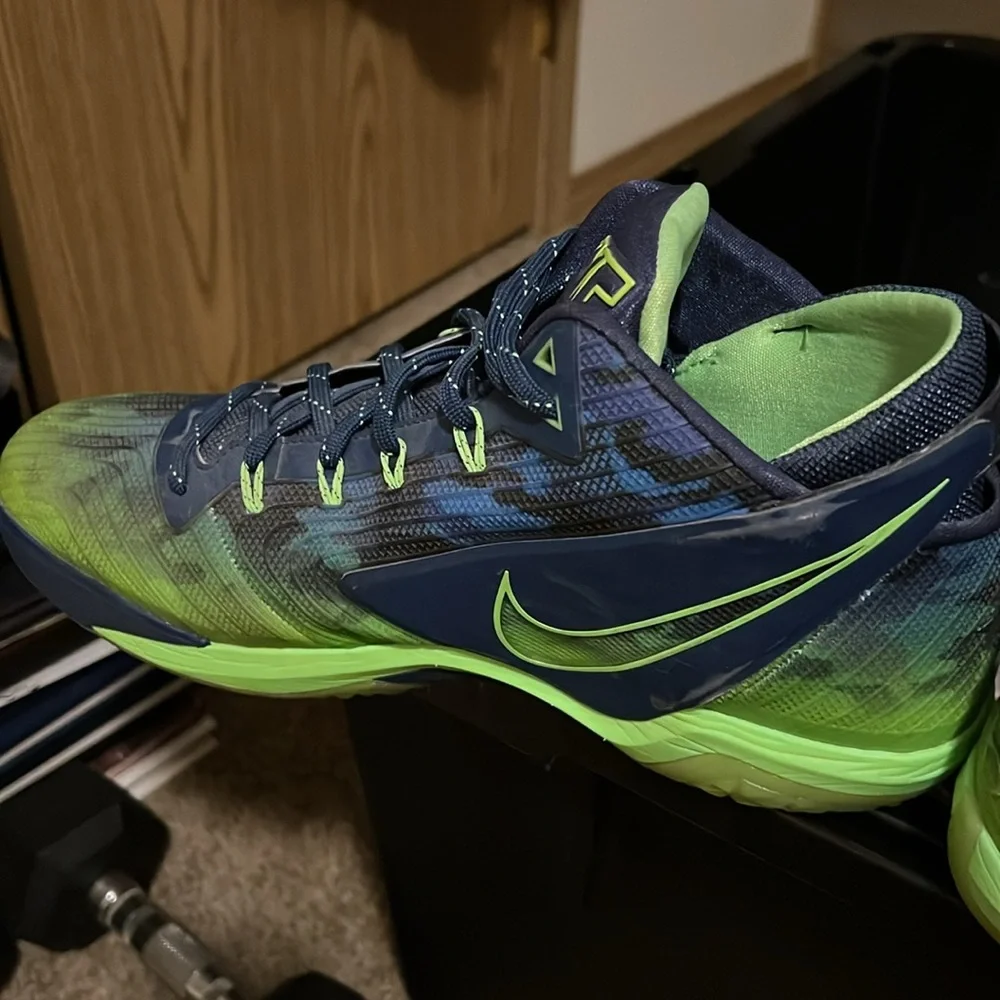Nike Seahawk colors, football shoes great condition ready to go to that Seahawk - Picture 4 of 6